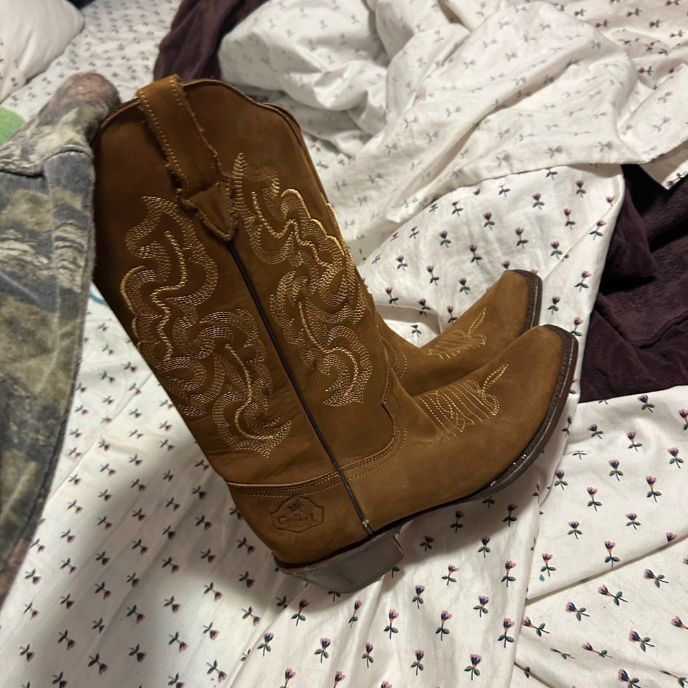 Selling my cowgirl boots only thing is they are meant for small calves